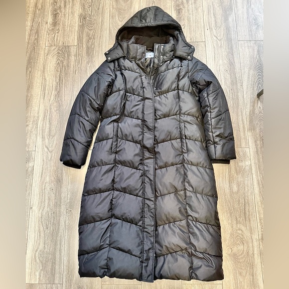 St. John bay heavy Women's Black Quilted very Long Coat elastic straps inside - Picture 3 of 7